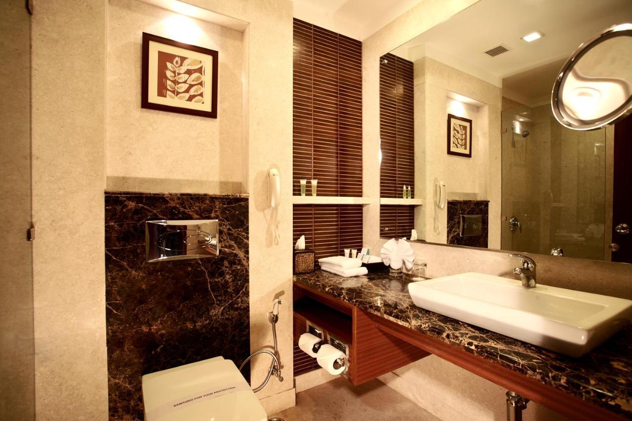 Dlf Club 3 Hotel Gurgaon Buitenkant foto