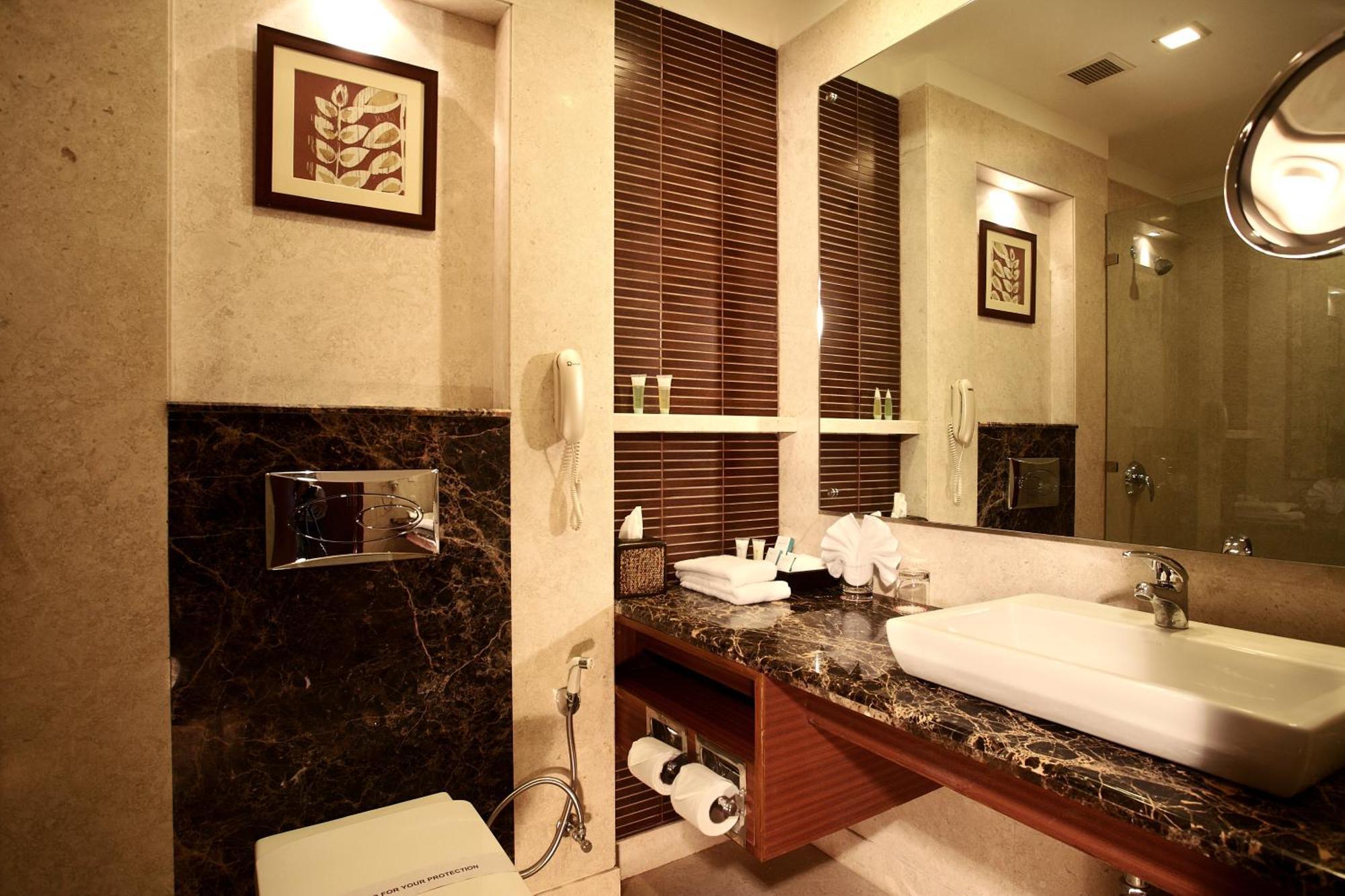 Dlf Club 3 Hotel Gurgaon Buitenkant foto
