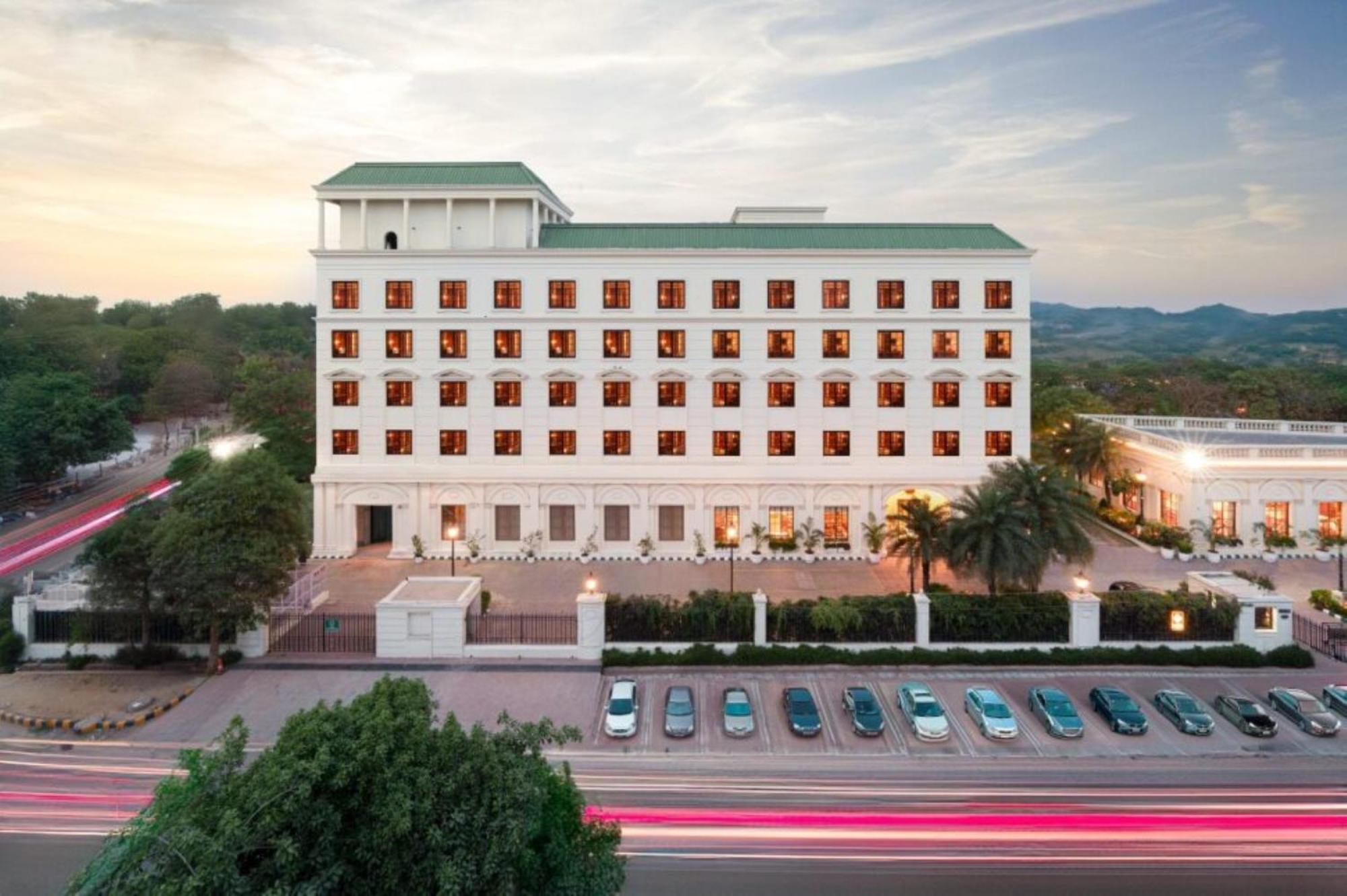 Dlf Club 3 Hotel Gurgaon Buitenkant foto